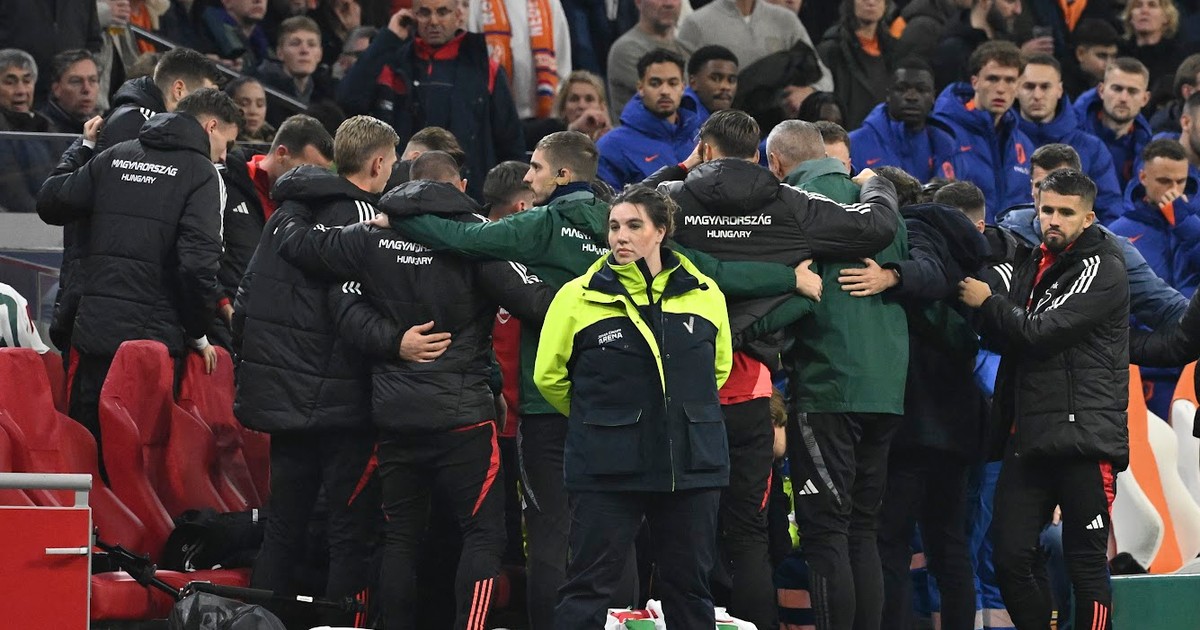 Rosszul lett Szalai Ádám a magyar–holland meccsen, kórházba vitték