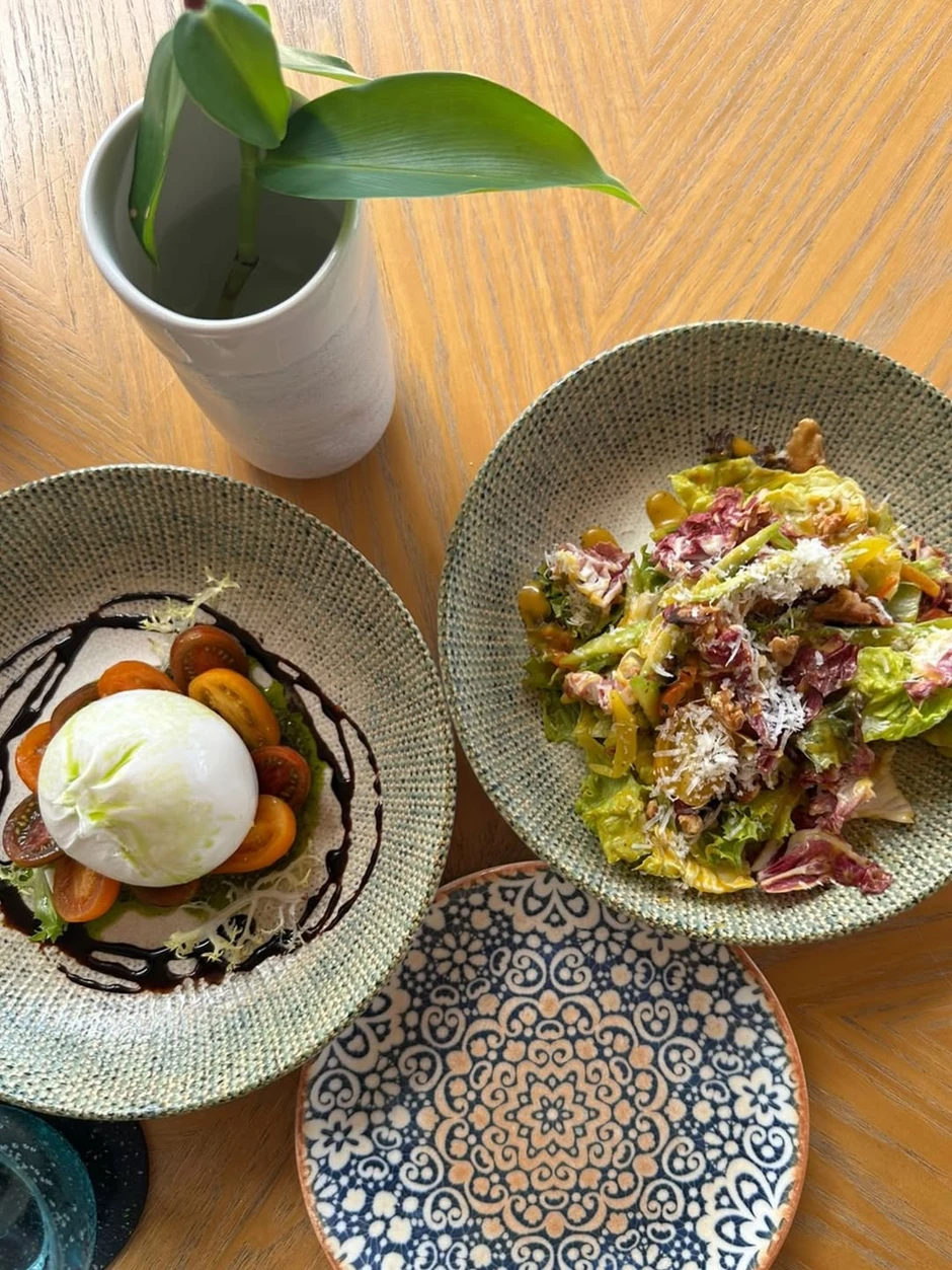 Miloš Biković sa porodicom na Maldivima