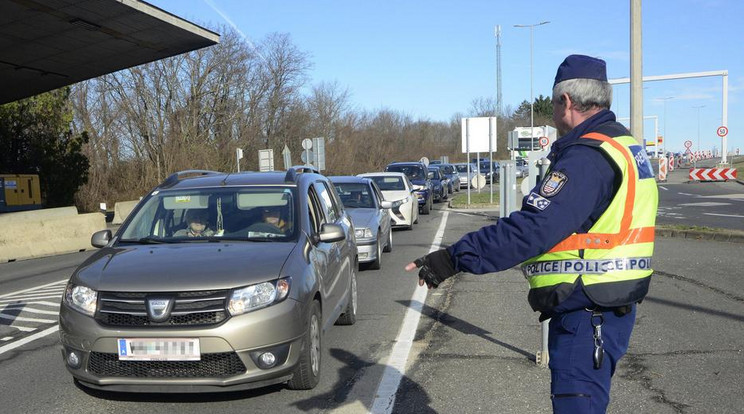 A rendőrök körében is egyre inkább terjed a járvány /Fotó: MTI/Filep István/