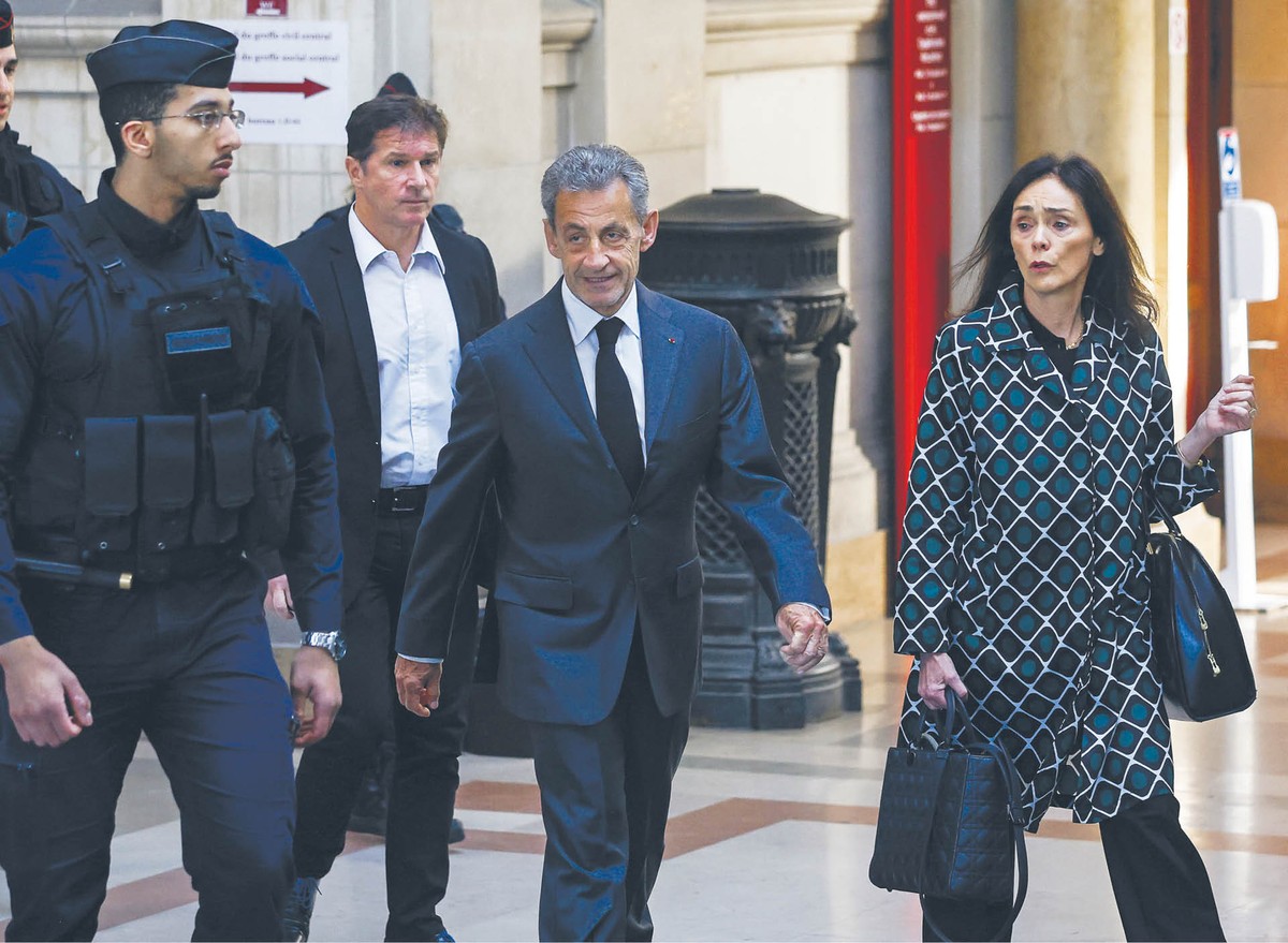 Nicolas Sarkozy z mec. Jacqueline Laffont w paryskim sądzie.