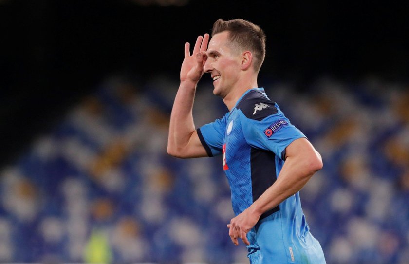 Arkadiusz Milik negocjuje przedłużenie kontraktu z Napoli, ale rozmowy się przedłużają. Ten fakt mogą wykorzystać Manchester United lub Atletico Madryt