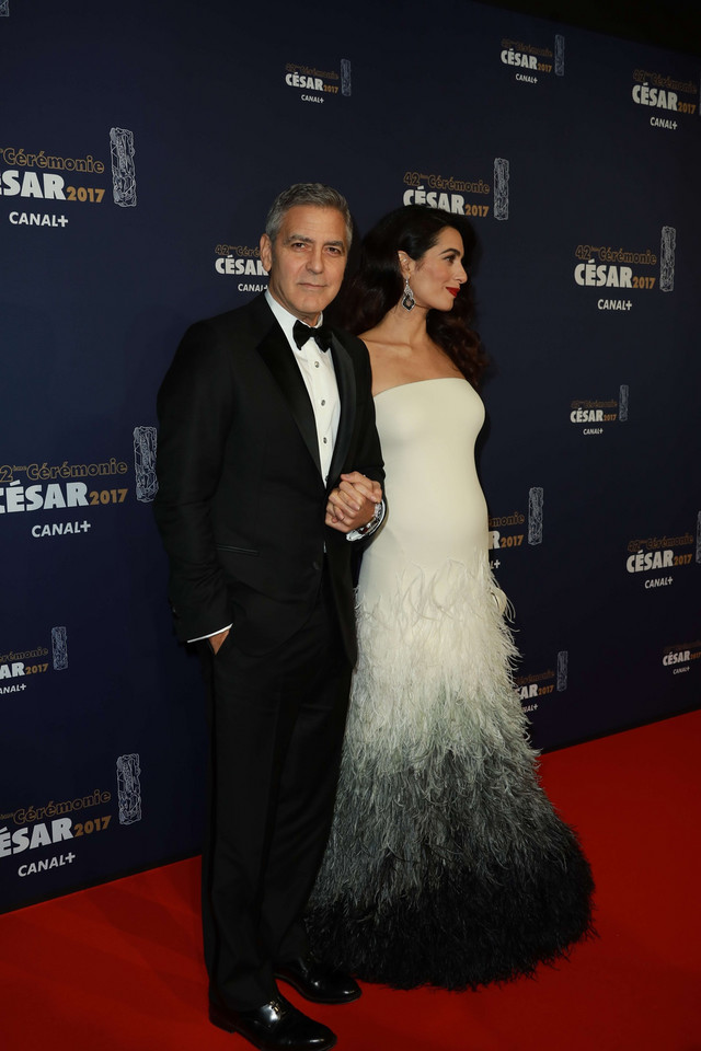 George Clooney i jego ciężarna żona Amal Clooney na gali Cezary 2017