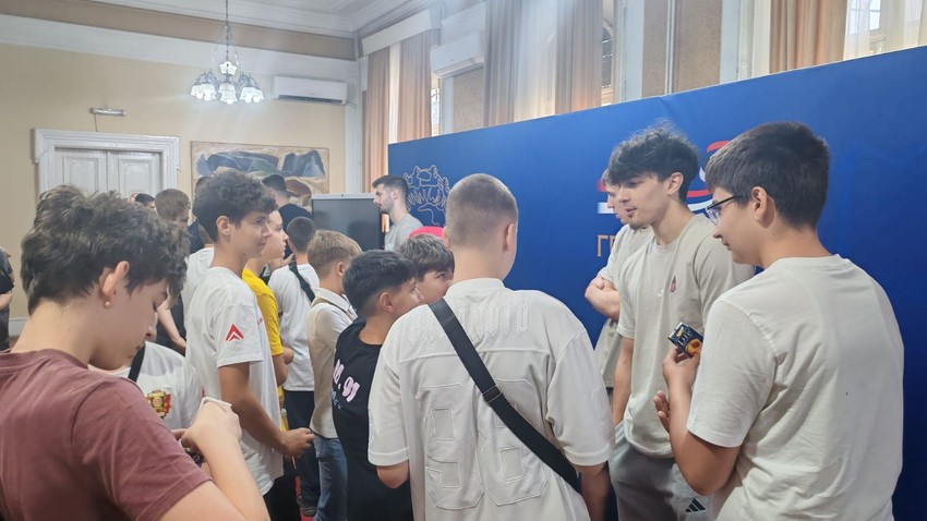 Gradonačelnik Pavlović povodom Fajnal fora ugostio decu sa KiM