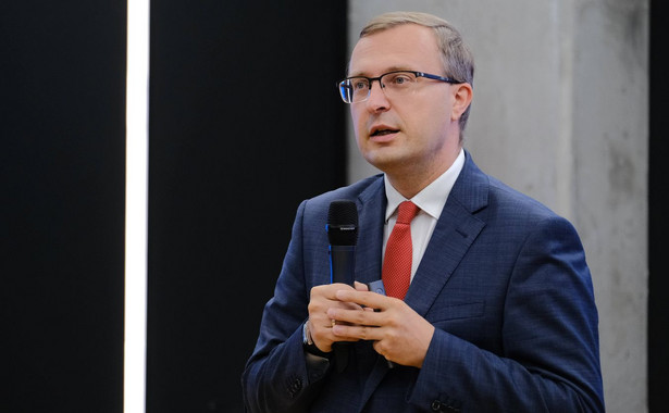 Warszawa, 28.007.2020. Prezes Polskiego Funduszu Rozwoju Paweł Borys podczas briefingu prasowego w Centralnym Domu Technologii w Warszawie, 28 bm. Tematem konferencji był dotychczasowy przebieg programu Pracowniczych Planów Kapitałowych oraz kolejny etap ich wdrażania. (olm) PAP/Mateusz Marek