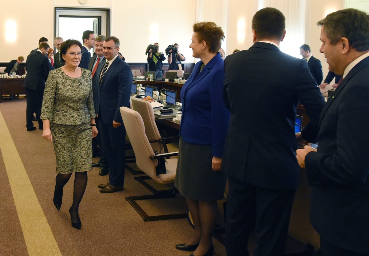 Premier Ewa Kopacz na posiedzeniu rządu