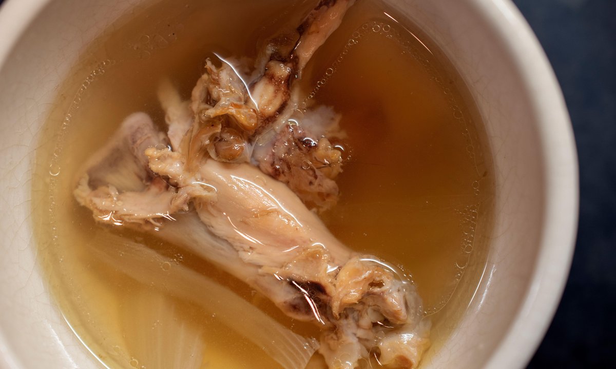 Czy można zamrażać rosół? Odpowiedź nie jest wcale taka oczywista