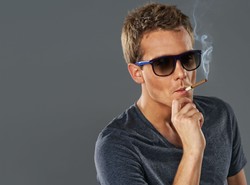 Policzyli polskich palaczy. Przewaga mężczyzn