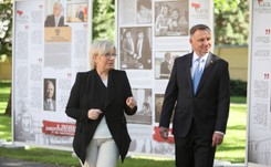 Prezydent Duda i prezes Przyłębska na wystawie poświęconej Lechowi Kaczyńskiemu [FOTO]
