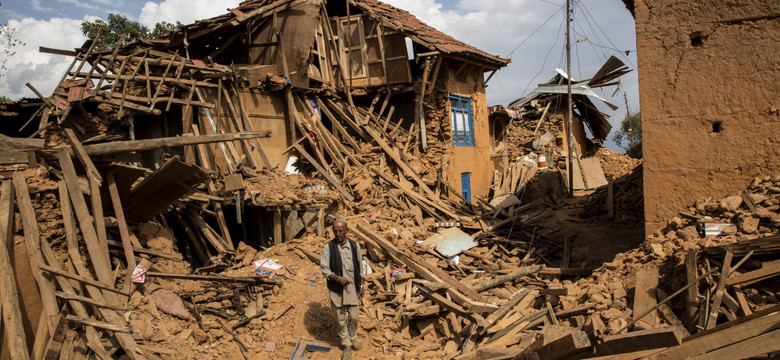 Nepal: 15-latek przetrwał 5 dni w gruzach. WIDEO