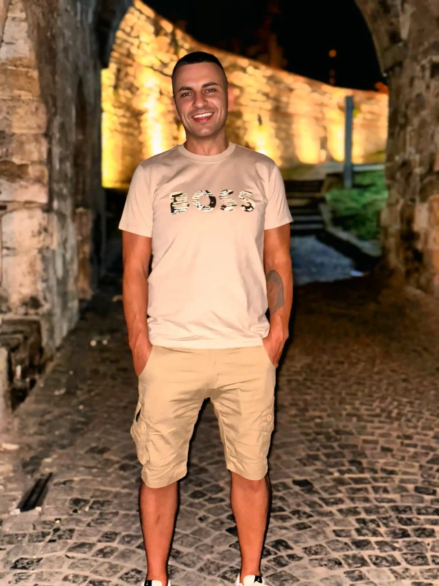 Dok se javnost trese zbog Teodore i Karića kao Valvidija, Bebica se našao na meti nove bruke: "Čovek bez ušiju!"