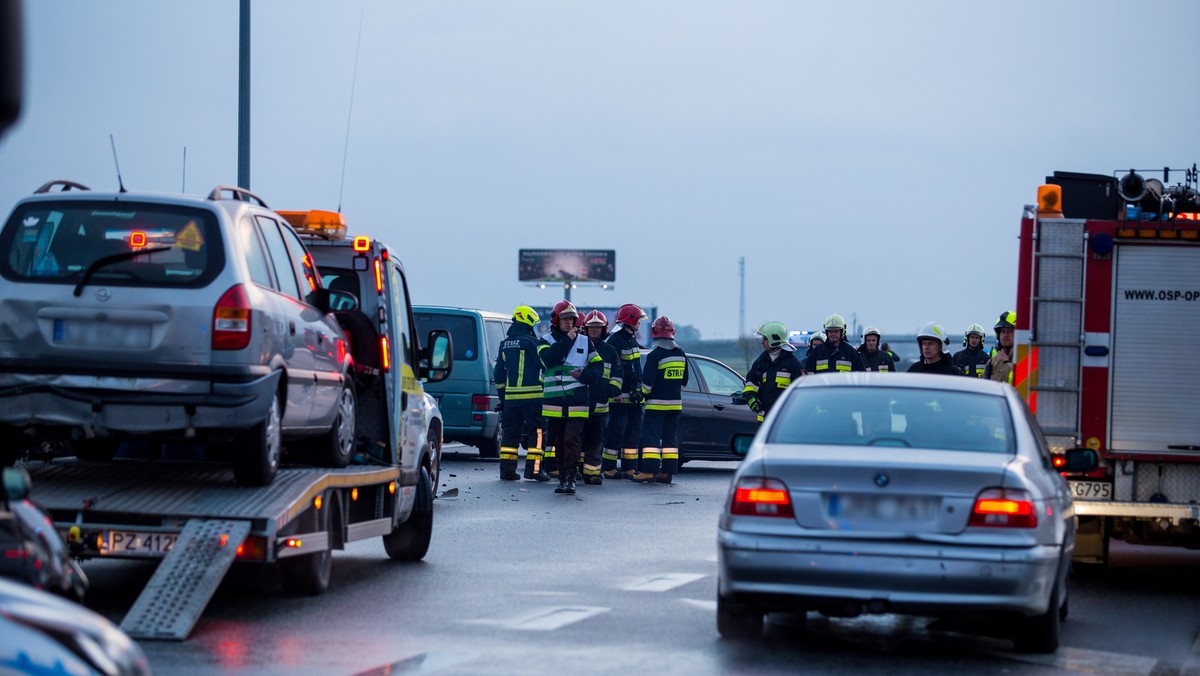 - Samochód I zastępcy szefa Sztabu Generalnego WP gen. Michała Sikory uczestniczył w kolizji na autostradzie A2, było to inne zdarzenie niż karambol na tej samej drodze – potwierdził rzecznik SG płk Tomasz Szulejko.