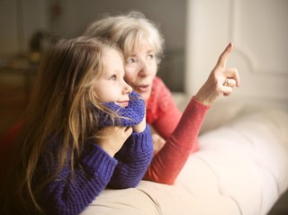 'Babciowe', czyli 1500 zł dla kobiet po urlopie macierzyńskim: Co o nim myślą Polacy? [BADANIE]