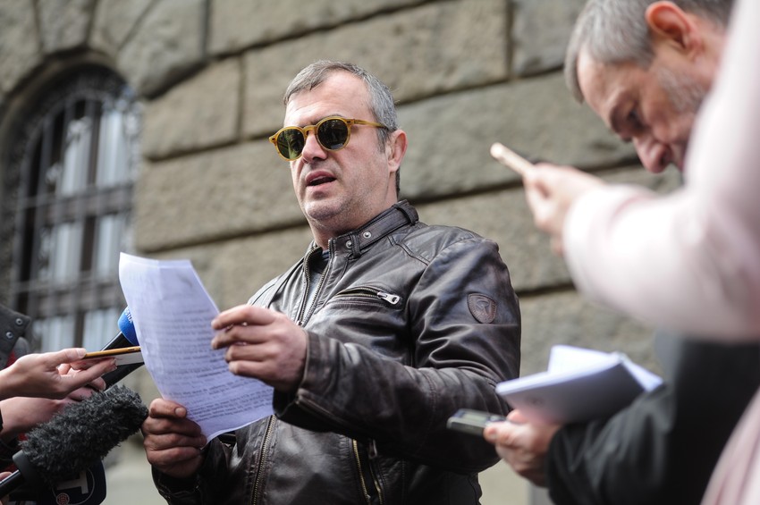 Sergej Trifunović ispred Skupštine