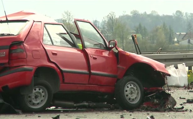 Czołowe zderzenie na obwodnicy Wrocławia. Kierowca wjechał pod prąd. WIDEO