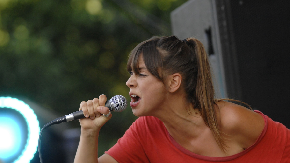 Cat Power szykuje bożonarodzeniową piosenkę. Wokalistka pracuje także nad nowa płytą.