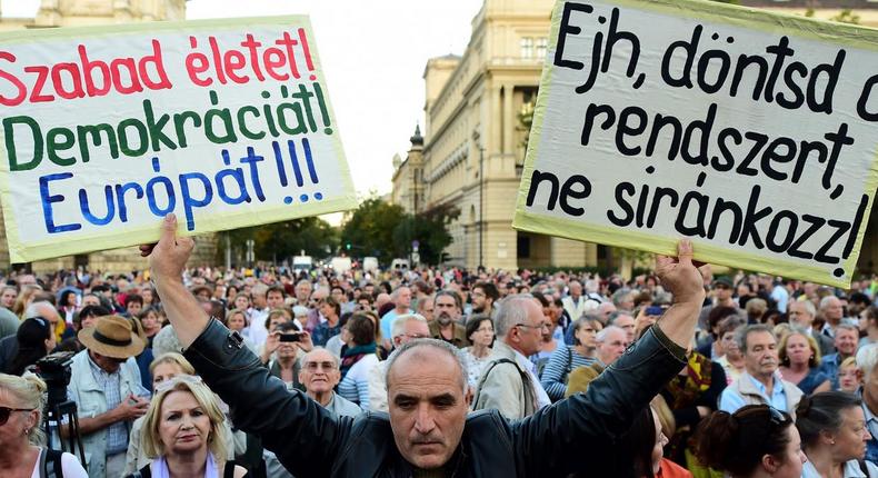 Hungary could ban mandatory EU migrant quotas in November