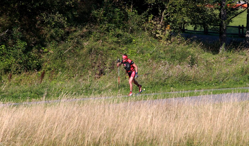 Żar leje się z nieba, a Justyna Kowalczyk przygotowuje się do zimy