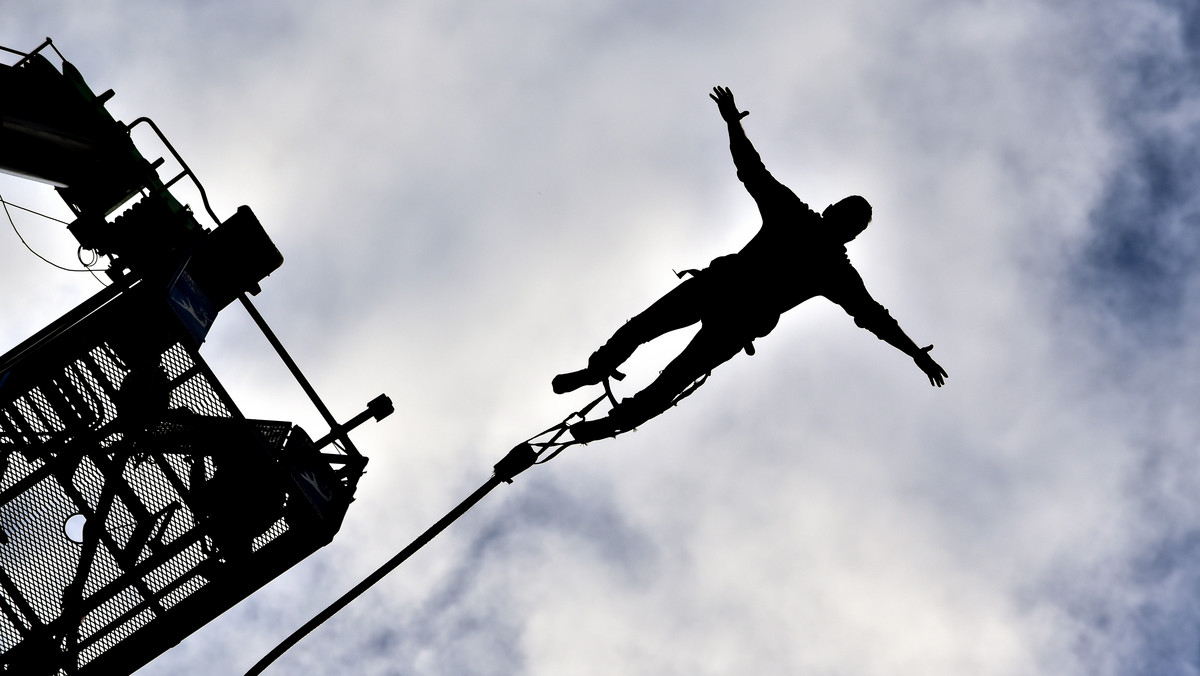 Instruktor bungee odpowie przed sądem za wypadek podczas skoku w Gdyni