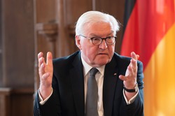 Steinmeier dystansuje się od Schroedera: Szliśmy razem drogą przez 15 lat...