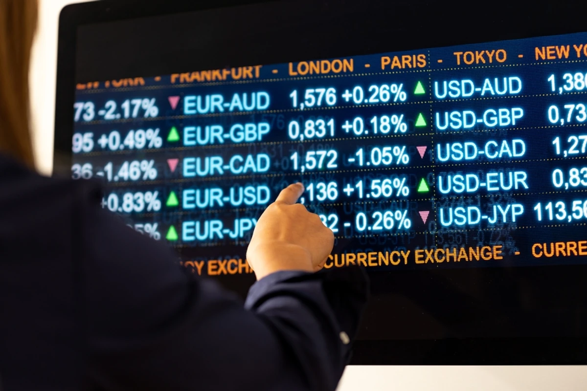 Złoty w potrzasku? Wszystko zależy od jednej decyzji [Kursy walut]