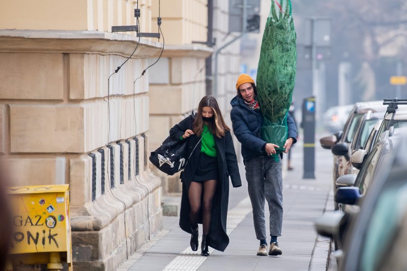 Julia Wieniawa i Nikodem Rozbicki kupili choinkę