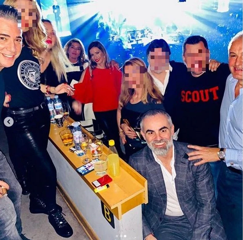 Jovana Joksimović, Željko Joksimović, Branka Nevistić i Karići sa društvom na koncertu 