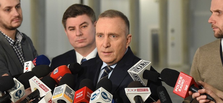 Rzecznik rządu jedno, a MON drugie... Schetyna: To jest kolejna kompromitacja i wstyd