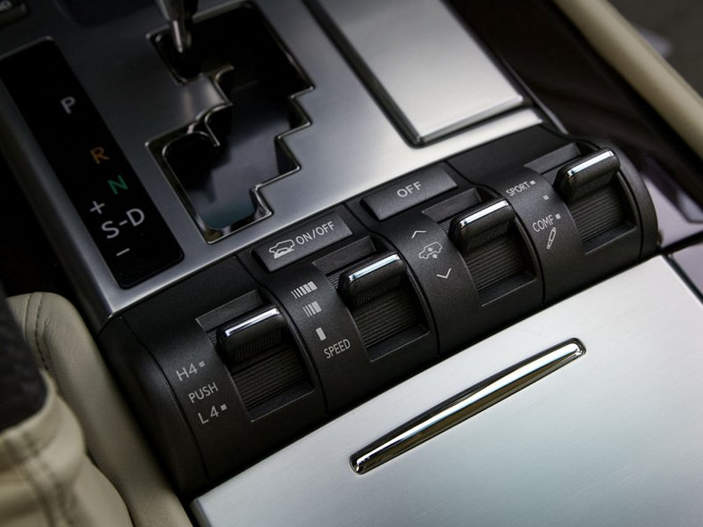 Lexus LX 570 nowa kreacja na temat Land Cruisera