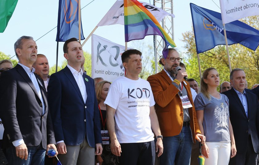 To koniec PiS? KOD ma plan z kim wystartuje w wyborach!