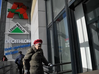 Na rodzinę Mulliez kontrolującą sklepy Auchan, Leroy Merlin i Decathlon, które nie zawiesiły działalności w związku z inwazją na Ukrainę, w odróżnieniu od innych francuskich firm, wylało się morze krytyki