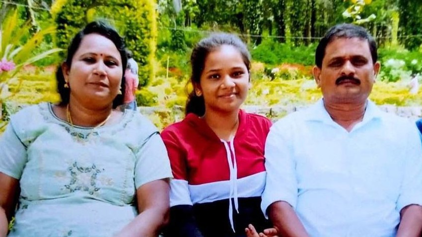 Amutavalin suprug Manivanan je na sebe preuzeo više kućnih obaveza da bi ona mogla da studira | Foto: Samyuktha