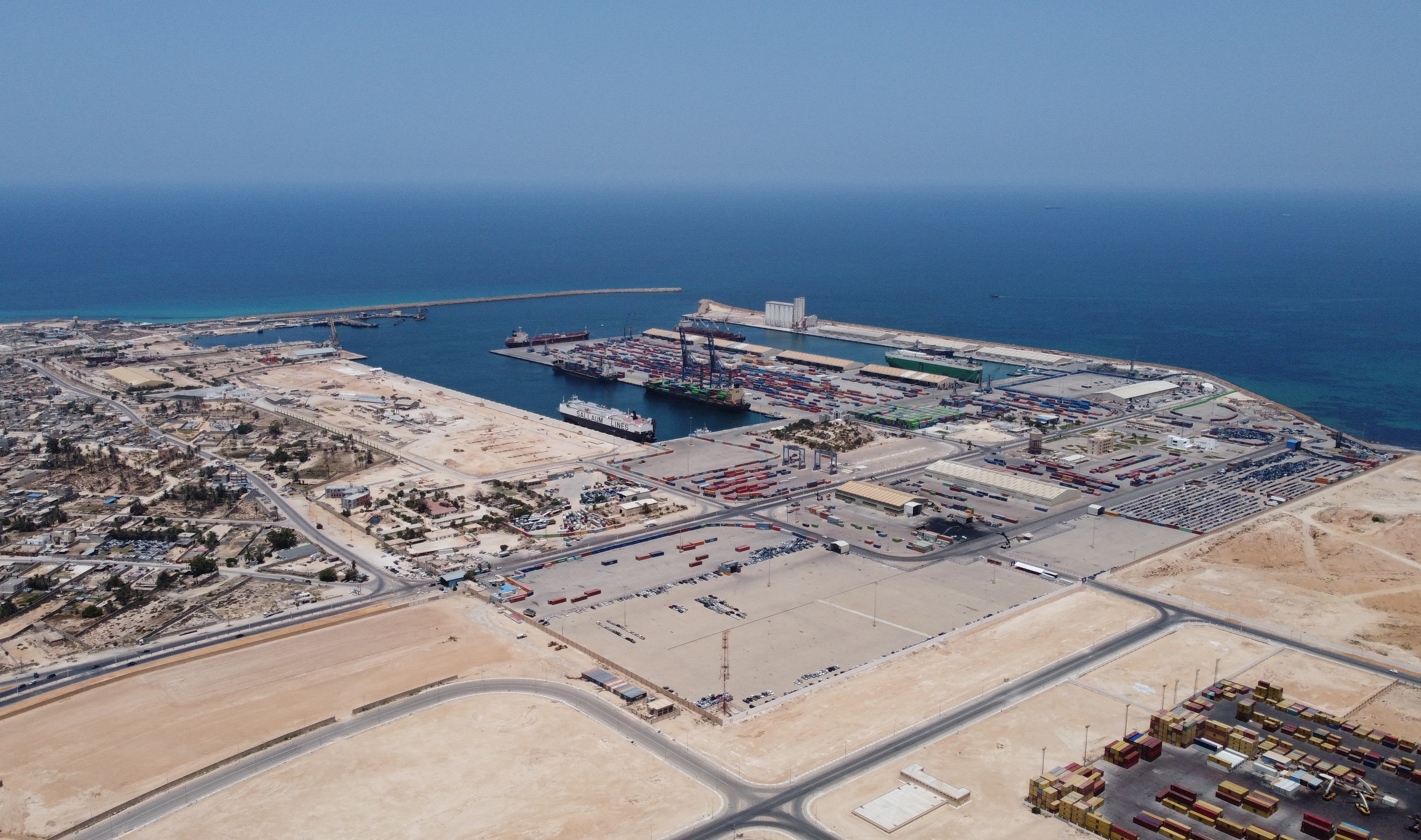 Tajani in Libia per porto da 2,7 miliardi: Italia e Qatar investono