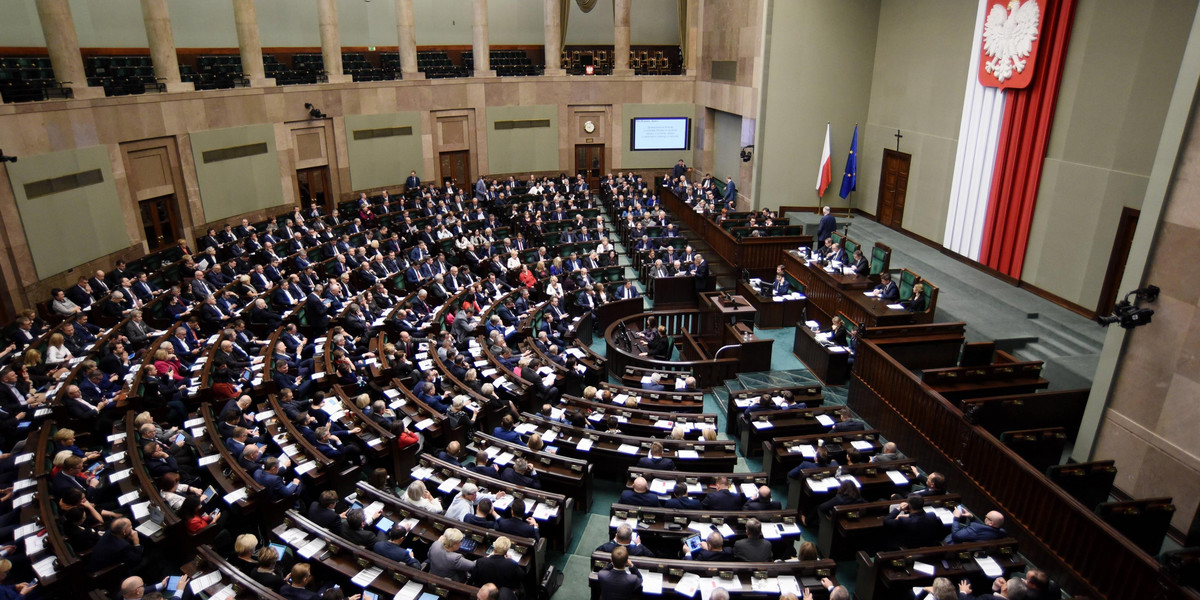 Zbiórka ubrań dla "potrzebujących" posłów! 