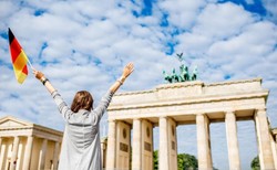 Młode pokolenie Niemców zafascynowane nazizmem. "Demokracja zagrożona"