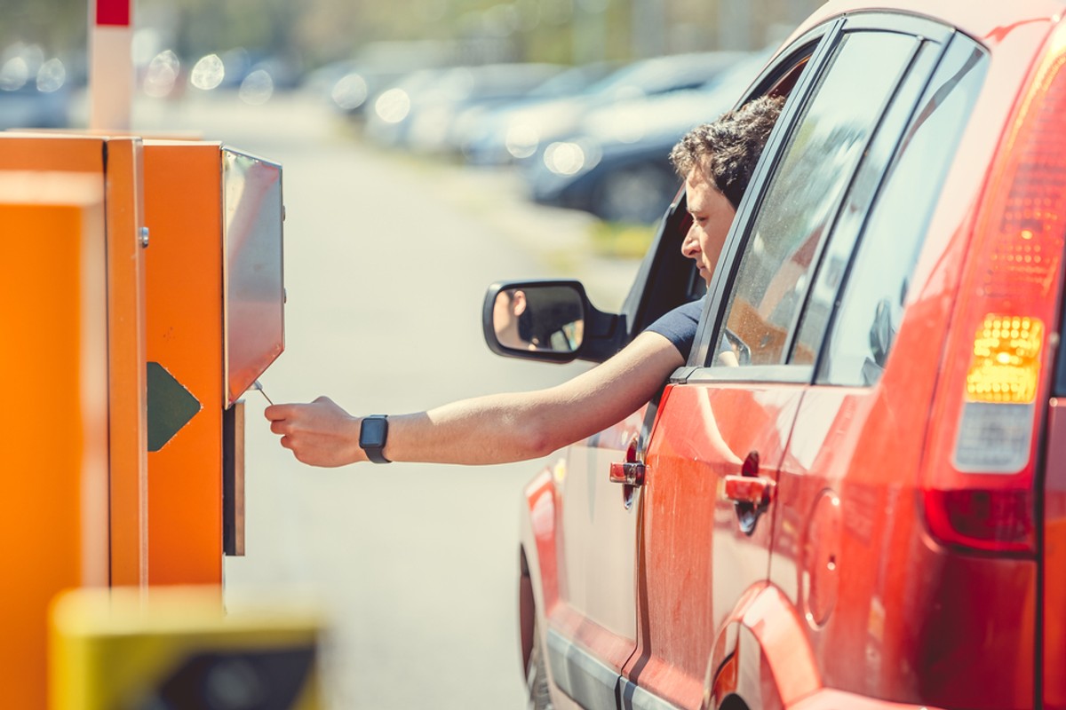 Czy parking publiczny jest działalnością gospodarczą opodatkowaną VAT?