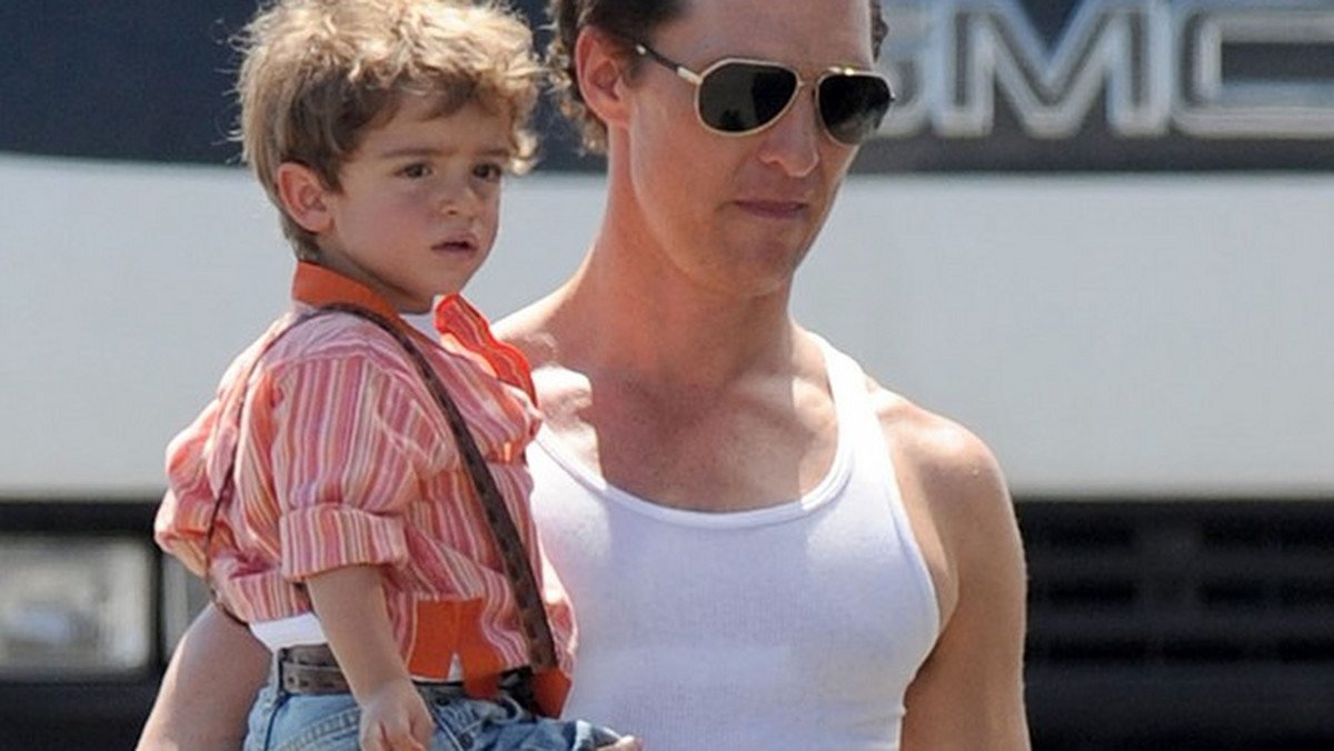 Matthew McConaughey z rodziną na planie filmowym