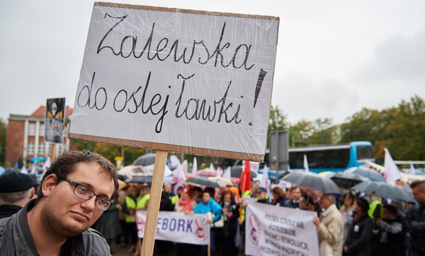 PiS obroni minister edukacji? Witek o wotum nieufności: To nie jest merytoryczna dyskusja