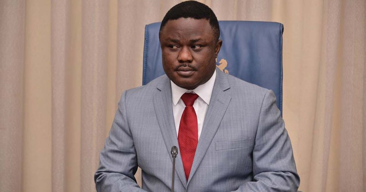 Calabar City Sweepers protest unpaid salaries by littering Ayade's office with garbage - Vimarsana News
