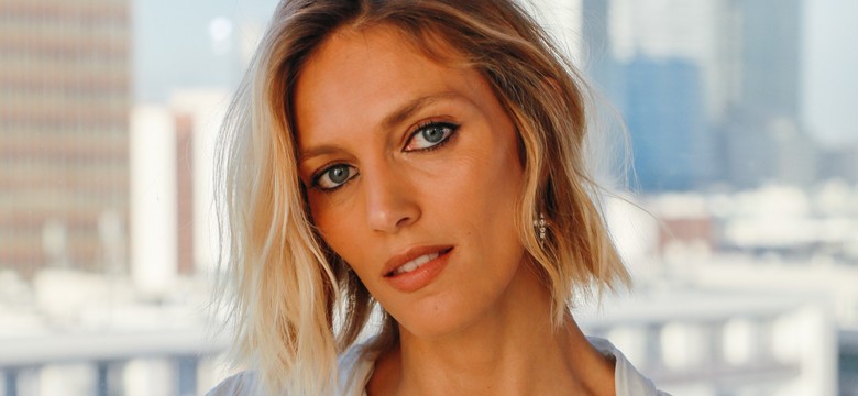 "Kierunek: dziennikarstwo". Anja Rubik: to propaganda próbuje zaszczepić nam poczucie wstydu i winy za to, co czujemy, kim jesteśmy i kogo kochamy