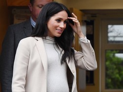 "Ciężarna w tubie wygląda tanio". Internautki pastwią się nad ciążowym stylem księżnej Meghan. FOTO