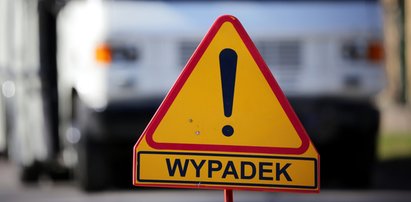 Wykrwawiał się na ulicy, a sprawca uciekł. Teraz go szuka