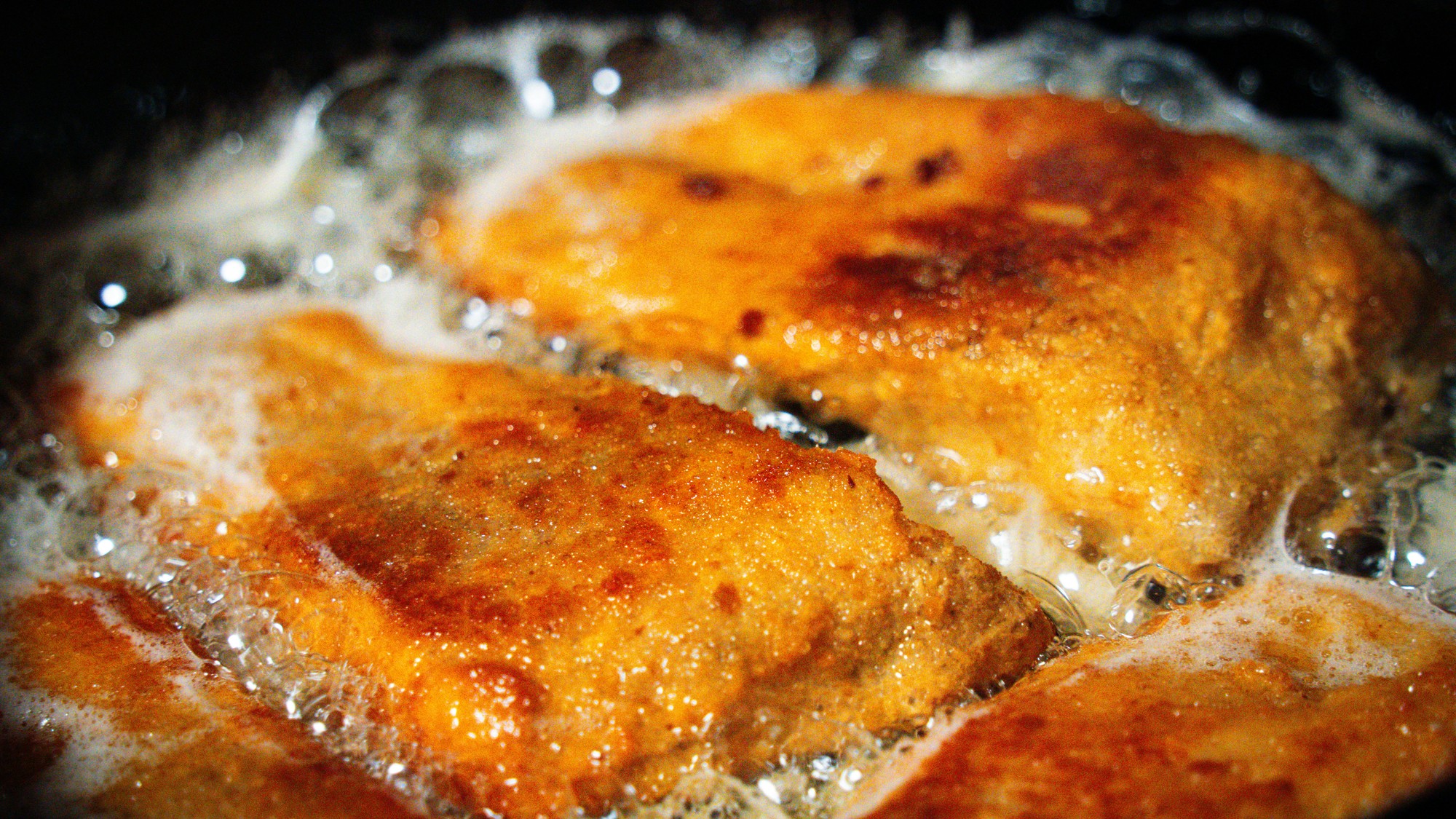 Viacnásobné vyprážanie na rovnakom oleji môže byť škodlivé.