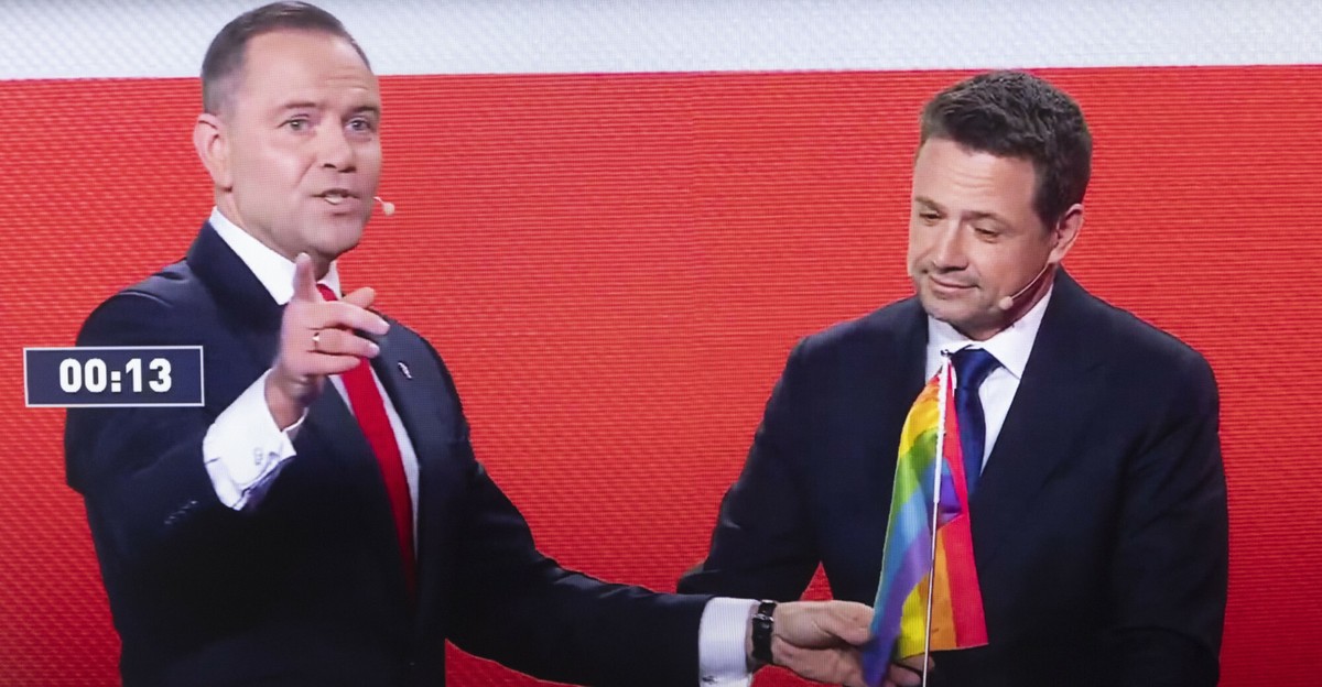 Karol Nawrocki i Rafał Trzaskowski podczas debaty w Końskich
