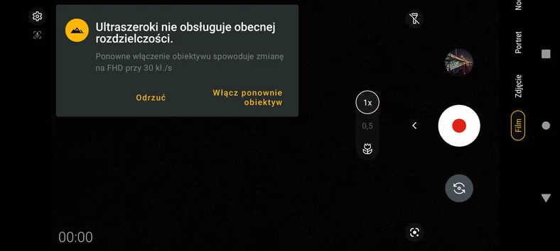 Moduł szerokokątny aparatu Motoroli Edge 30 Pro ma rozdzielczość 50 megapikseli, a nie potrafi zapisać filmu o lepszej jakości niż Full HD / 30 fps. Coś tu jest chyba nie tak. 