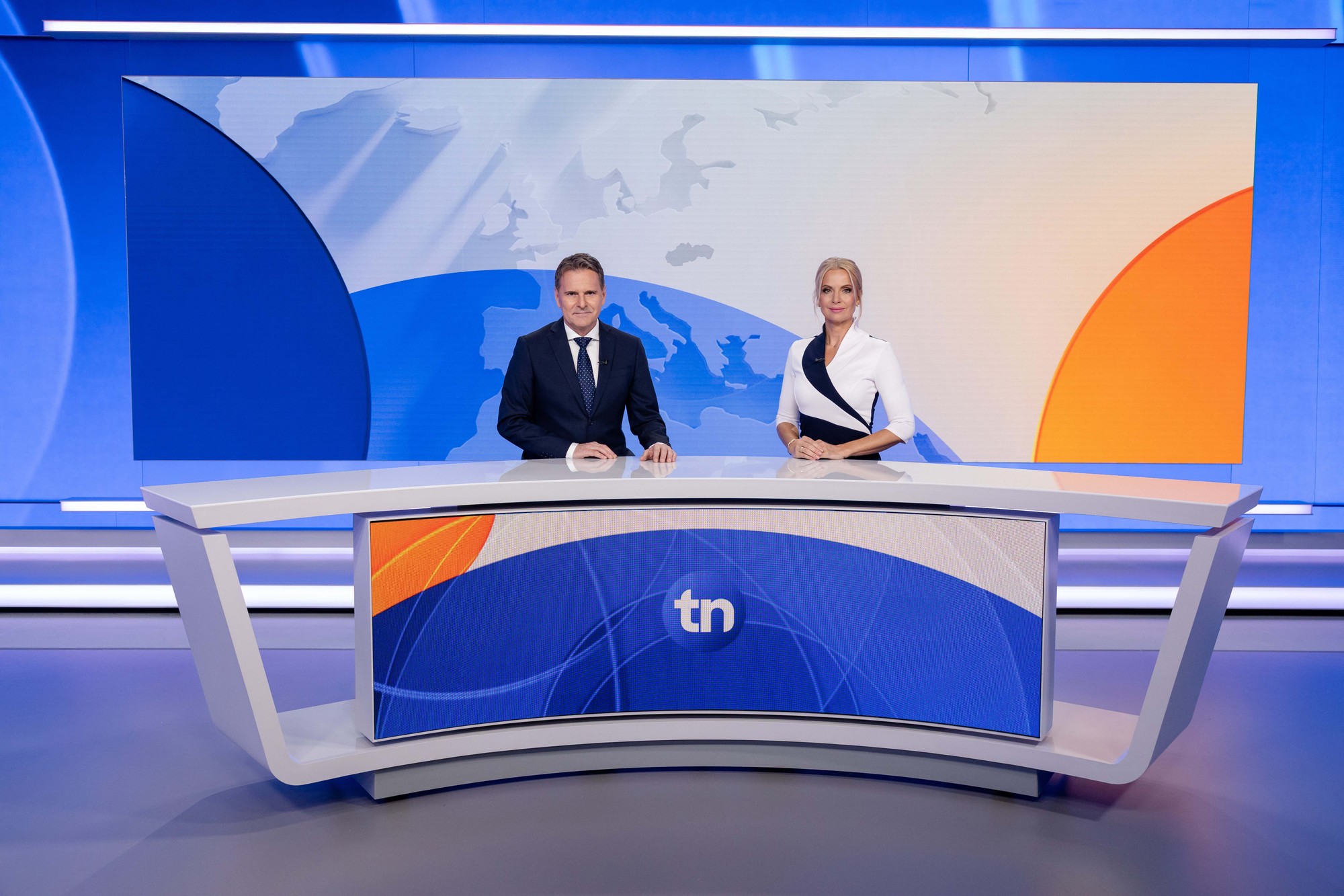 Moderátori Televíznych novín na Markíze Jaroslav Zápala a Marianna Ďurianová. 