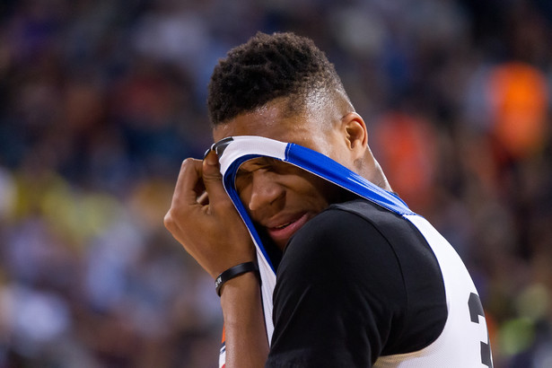 Giannis Antetokounmpo byłby okropnym baseballistą. "Nie spodziewałem się, że tak trudno trafić w piłkę"