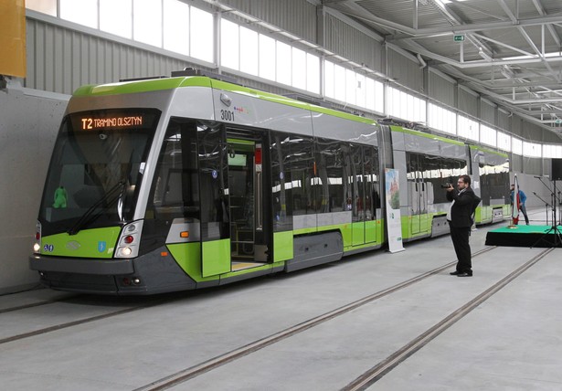 Pod względem długości tramwaj Tramino Olsztyn nie różnił się znacznie od innych składów. Jego długość to 29,3 m. (tw/cat) PAP/Tomasz Waszczuk
