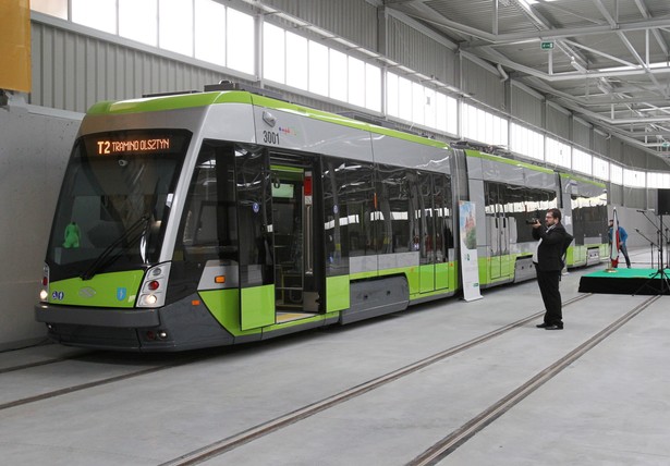 Pod względem długości tramwaj Tramino Olsztyn nie różnił się znacznie od innych składów. Jego długość to 29,3 m. (tw/cat) PAP/Tomasz Waszczuk