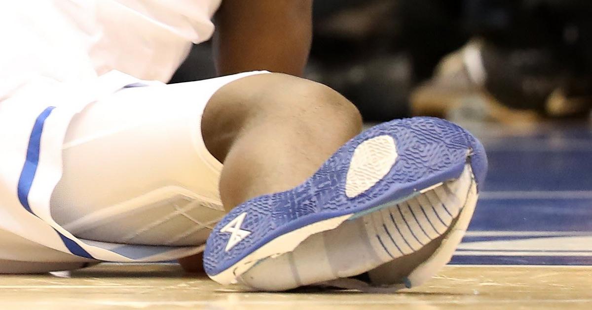 Fans fear for Zion Williamson's safety after Nike Zion shoe breaks