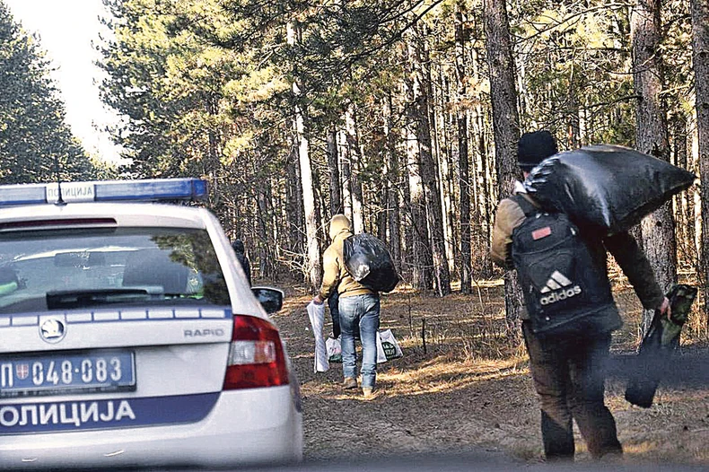 Migranti pokušavaju da ilegalno pređu granicu sa Mađarskom i stignu do drugih zemalja EU